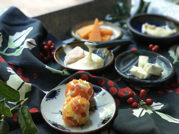 豆皿や小さな器に盛るだけ！おつまみチーズが、グッと素敵に。｜ クリスマス編